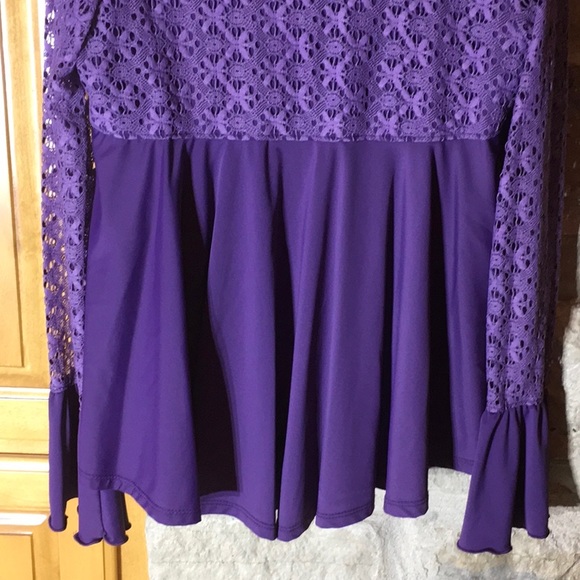 Girl & Co. By Limeapple. 
Gorgeous Flowy Top - Picture 6 of 11